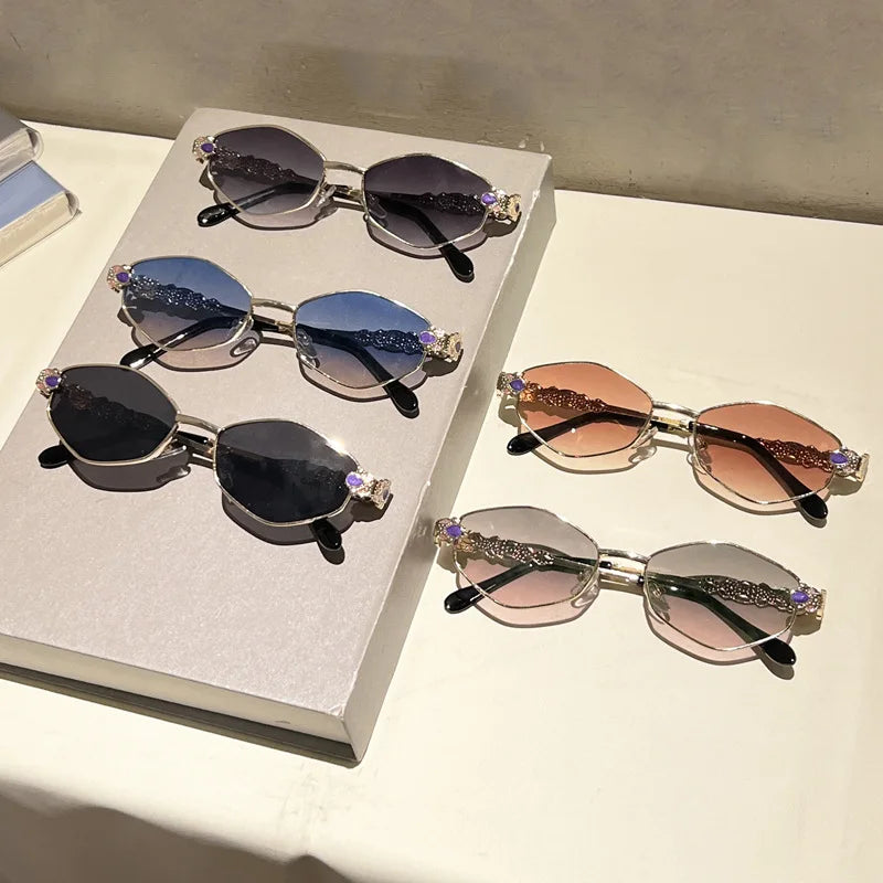 New Style Personalized Diamond Shiny Sunglasses for Women Elegant Luxury Sun Glasses Ladies Metal Frame Crystal Shades Outdoor