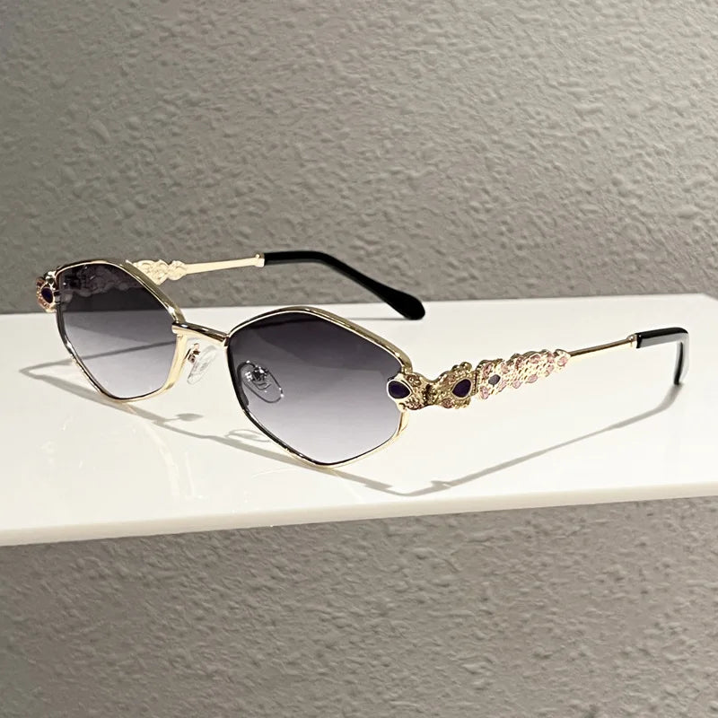 New Style Personalized Diamond Shiny Sunglasses for Women Elegant Luxury Sun Glasses Ladies Metal Frame Crystal Shades Outdoor