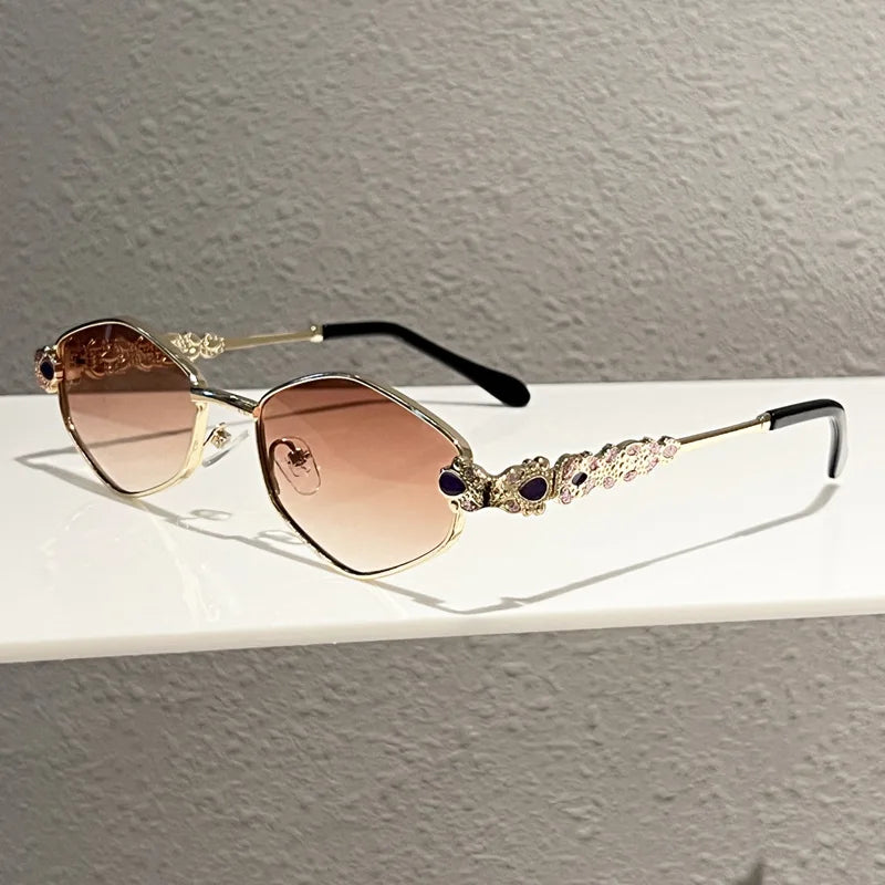 New Style Personalized Diamond Shiny Sunglasses for Women Elegant Luxury Sun Glasses Ladies Metal Frame Crystal Shades Outdoor