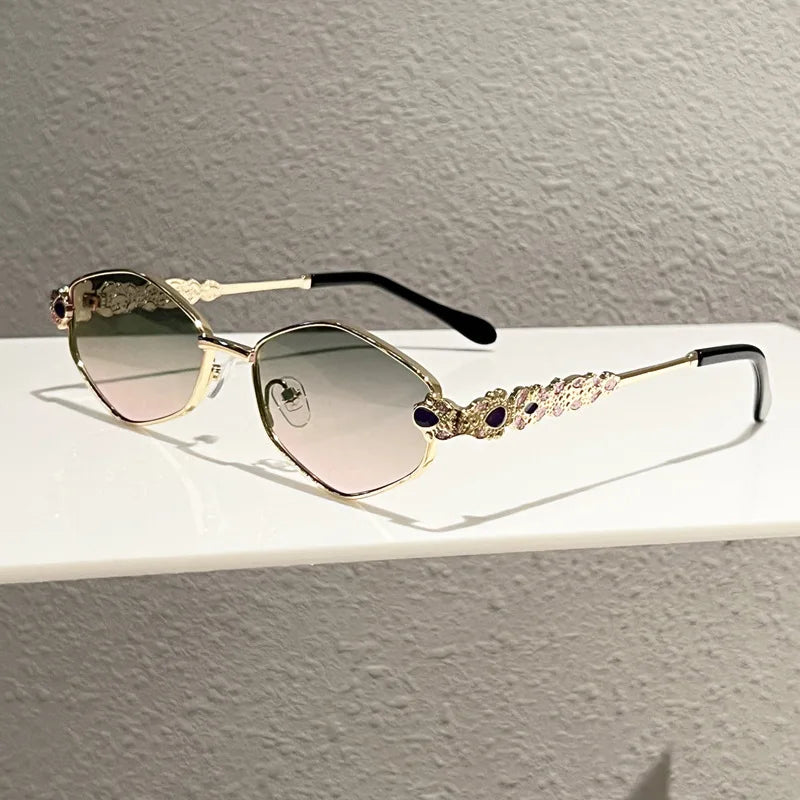 New Style Personalized Diamond Shiny Sunglasses for Women Elegant Luxury Sun Glasses Ladies Metal Frame Crystal Shades Outdoor