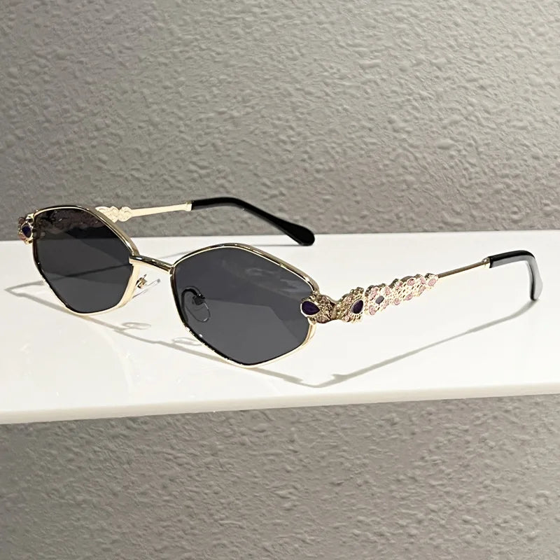 New Style Personalized Diamond Shiny Sunglasses for Women Elegant Luxury Sun Glasses Ladies Metal Frame Crystal Shades Outdoor